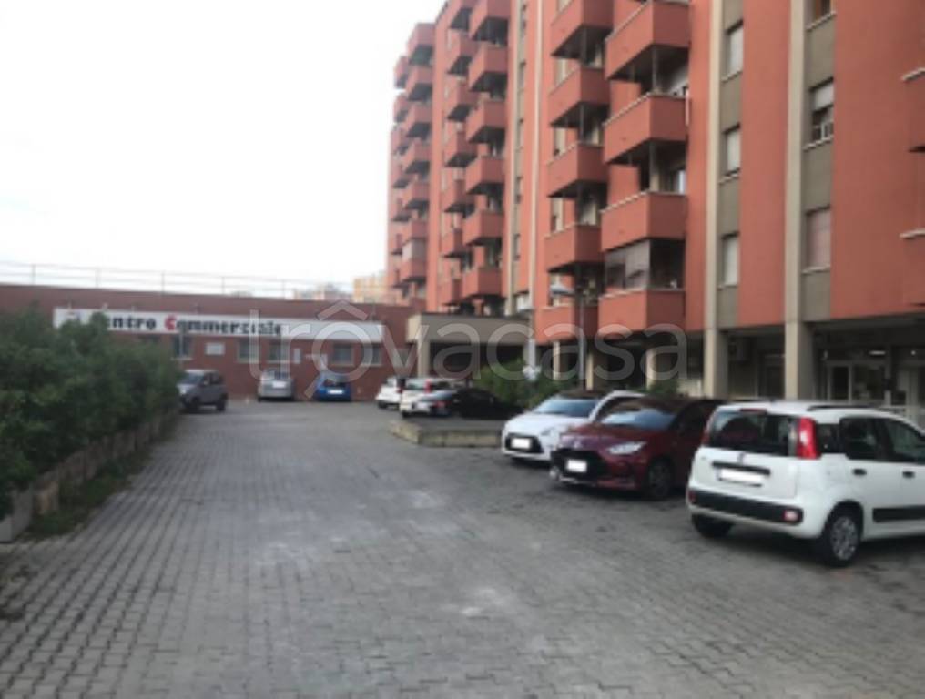 negozio in vendita a Bologna in zona Santa Viola