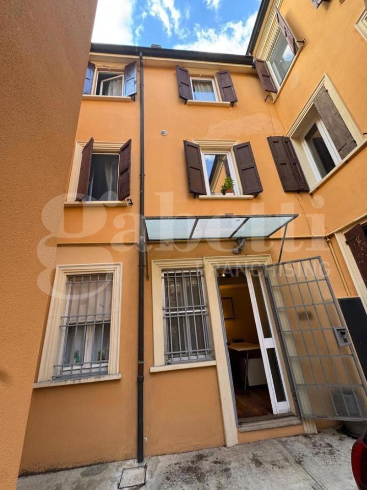 appartamento in vendita a Bologna in zona Santo Stefano