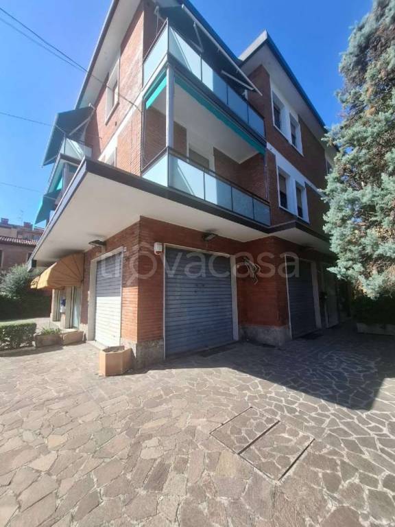 negozio in vendita a Bologna in zona Reno