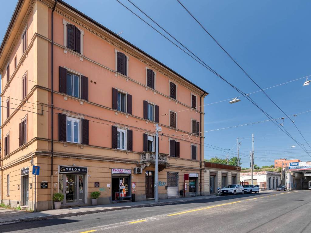 negozio in vendita a Bologna in zona San Vitale