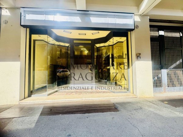 negozio in vendita a Bologna in zona Saragozza