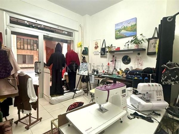 locale commerciale in vendita a Bologna