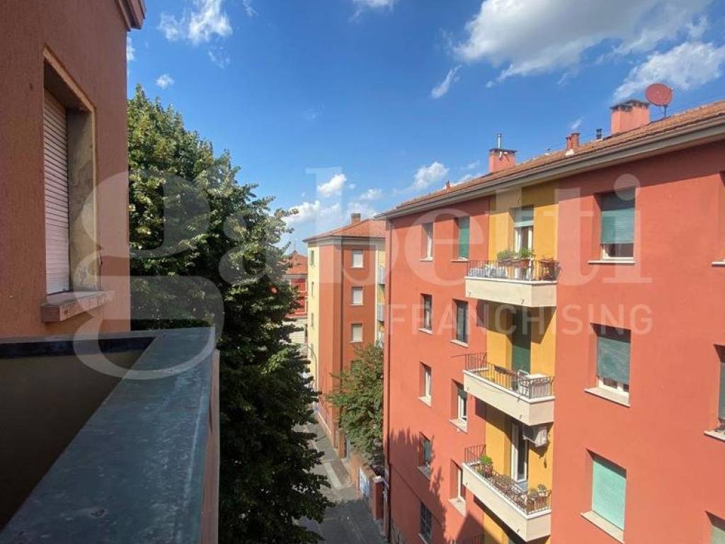 appartamento in vendita a Bologna in zona Saffi
