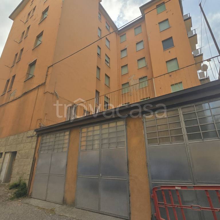 locale commerciale in vendita a Bologna in zona San Donato