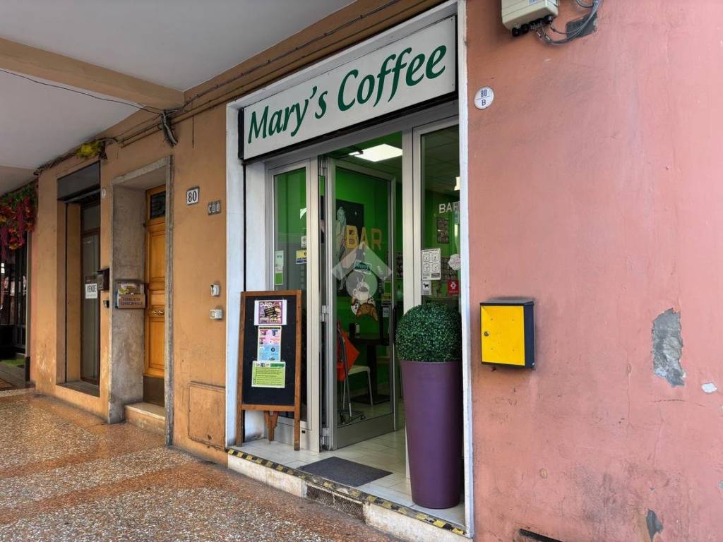 negozio in vendita a Bologna in zona Saragozza
