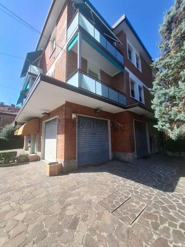 negozio in vendita a Bologna in zona Reno