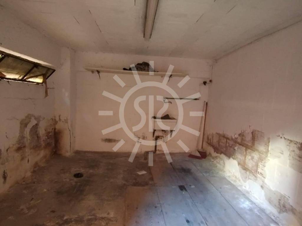 locale di sgombero in vendita a Bologna in zona San Vitale