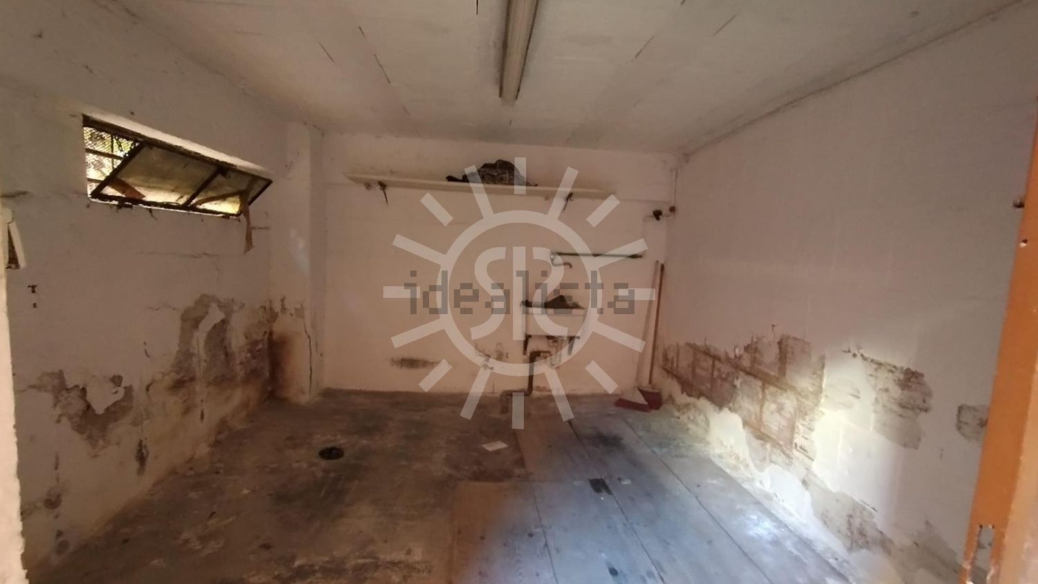 locale di sgombero in vendita a Bologna in zona San Vitale