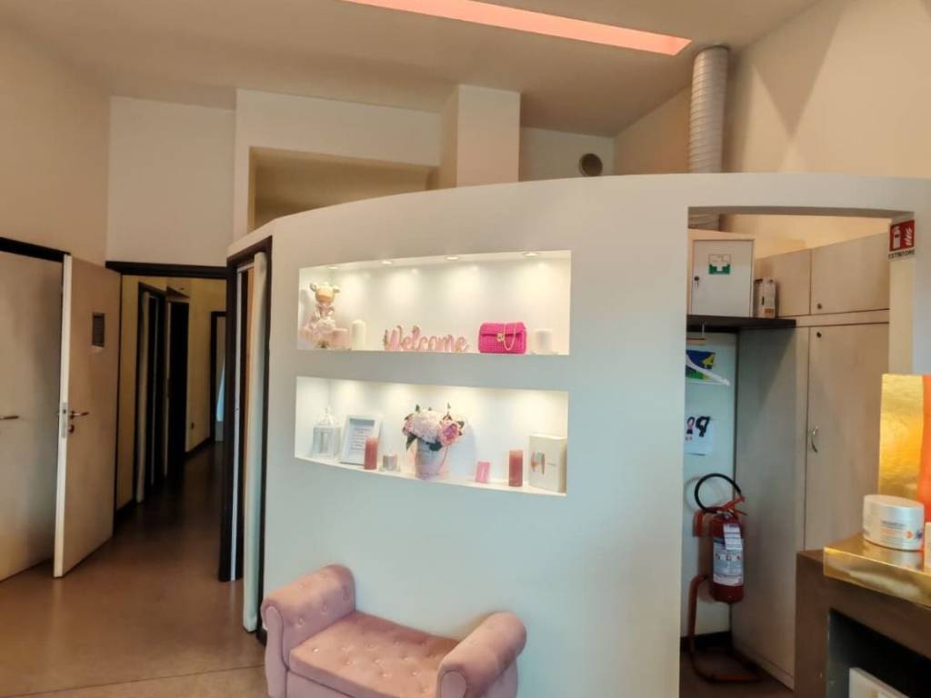 negozio in vendita a Bologna in zona San Vitale