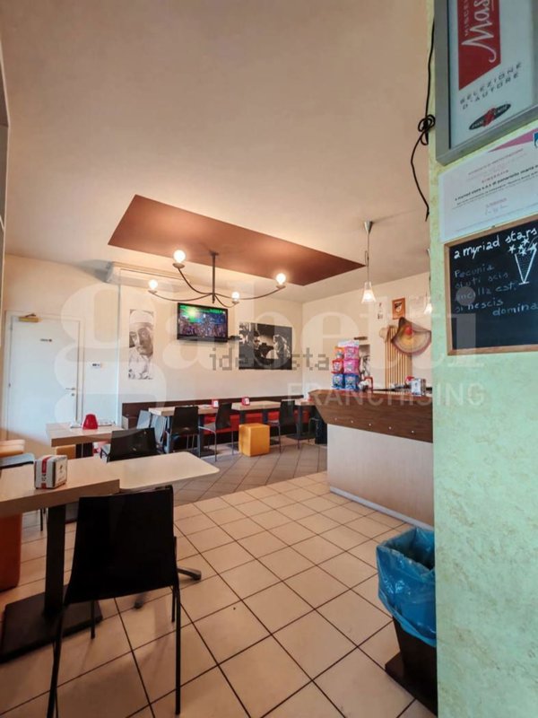 locale commerciale in vendita a Bologna