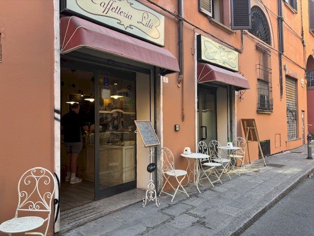 negozio in vendita a Bologna in zona San Vitale