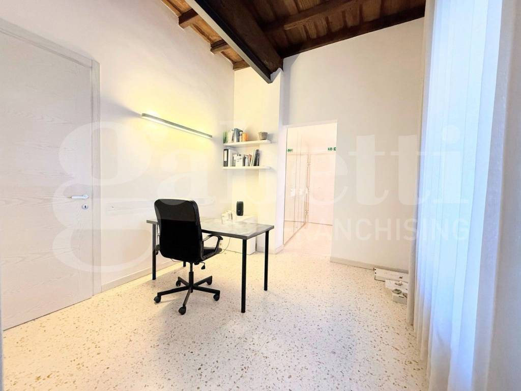 ufficio in vendita a Bologna in zona Centro Storico