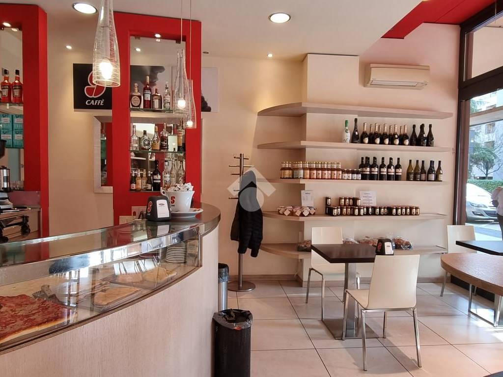 negozio in vendita a Bologna in zona Corticella
