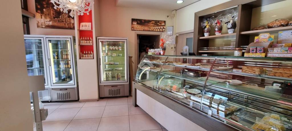 negozio in vendita a Bologna in zona Corticella