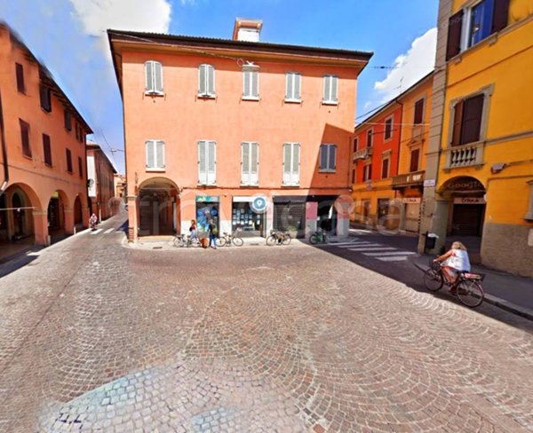 negozio in vendita a Bologna in zona Santo Stefano