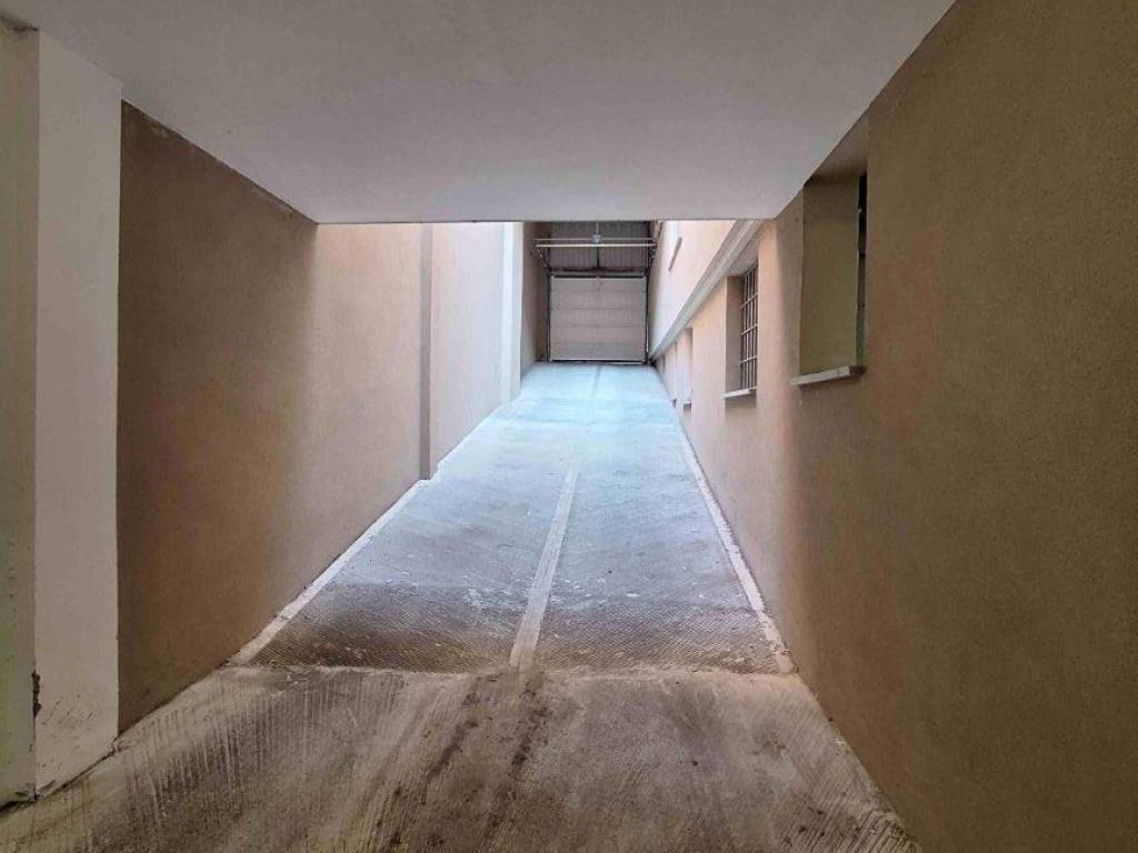 locale commerciale in vendita a Bologna