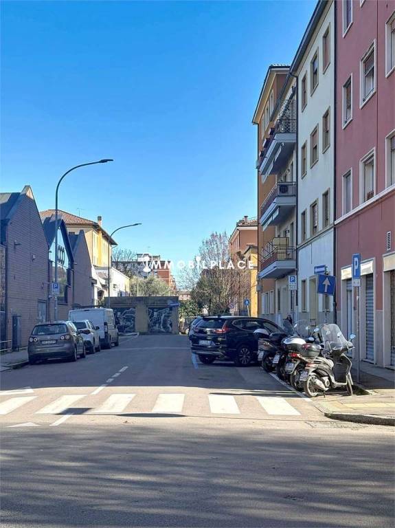 negozio in vendita a Bologna in zona Saffi