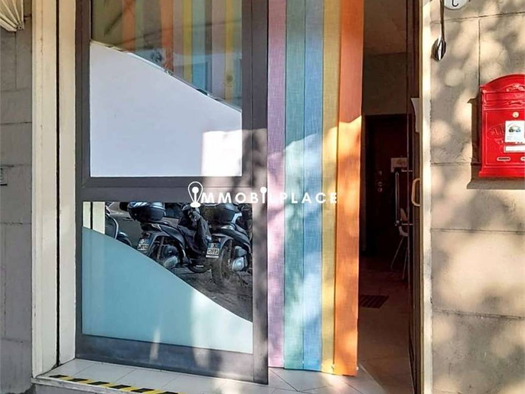 negozio in vendita a Bologna in zona Saragozza