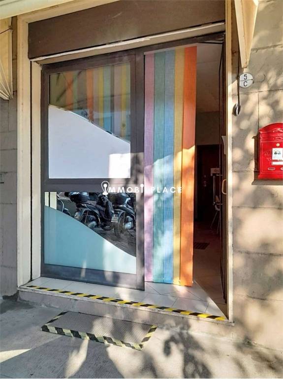 negozio in vendita a Bologna in zona Saffi