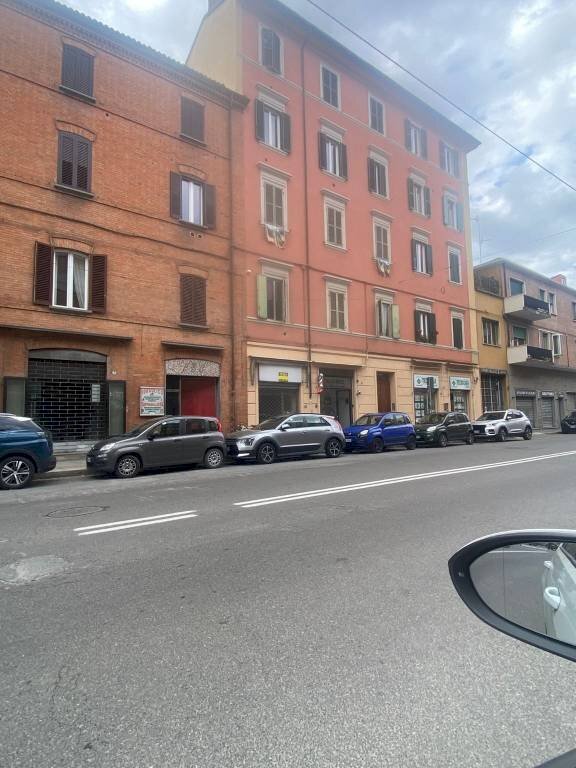 locale commerciale in vendita a Bologna