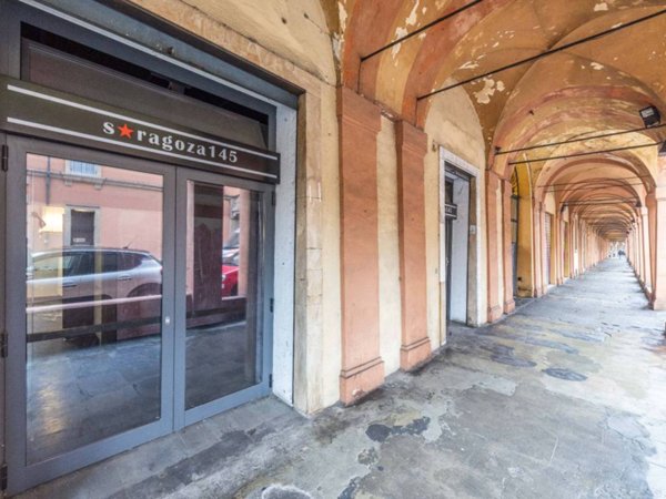 negozio in vendita a Bologna in zona Saragozza