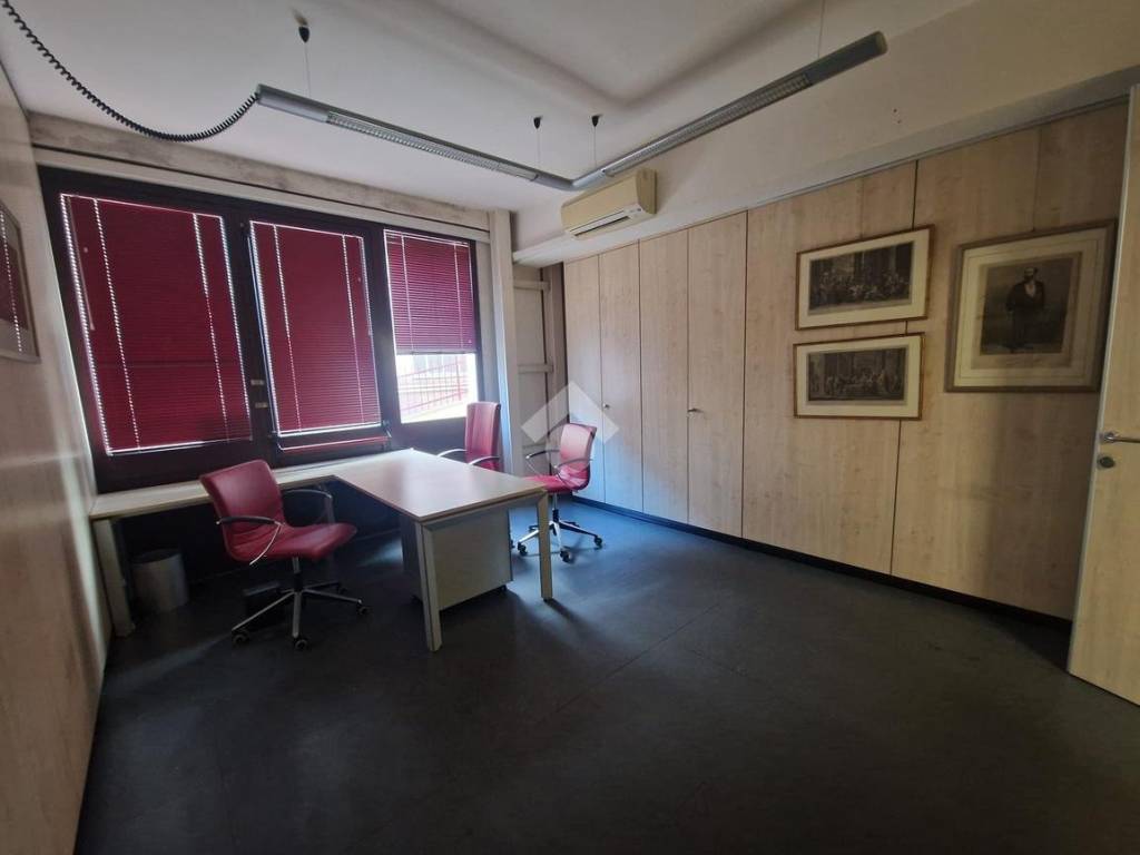 locale commerciale in vendita a Bologna in zona Savena