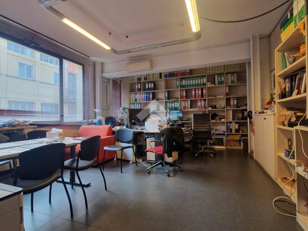 locale commerciale in vendita a Bologna in zona Savena