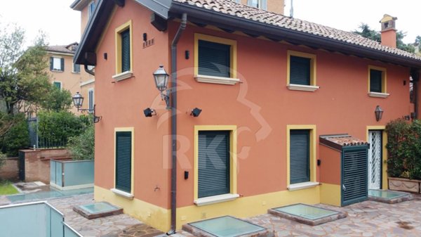 casa indipendente in vendita a Bologna in zona Saragozza
