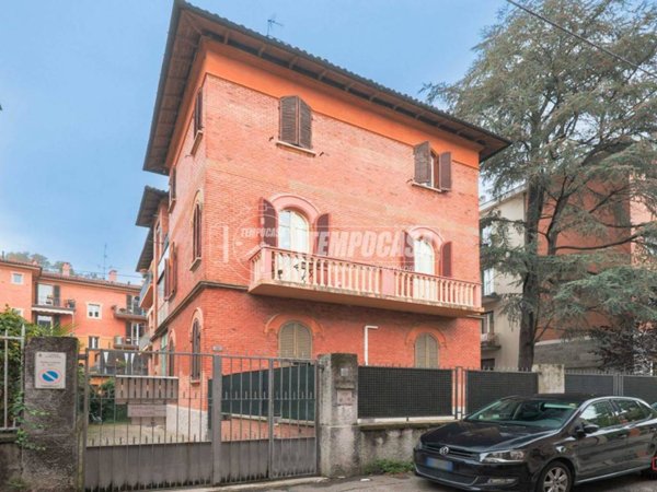 appartamento in vendita a Bologna in zona Saragozza