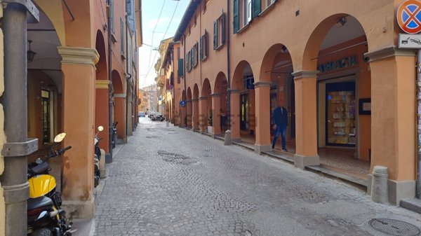 negozio in vendita a Bologna in zona Santo Stefano