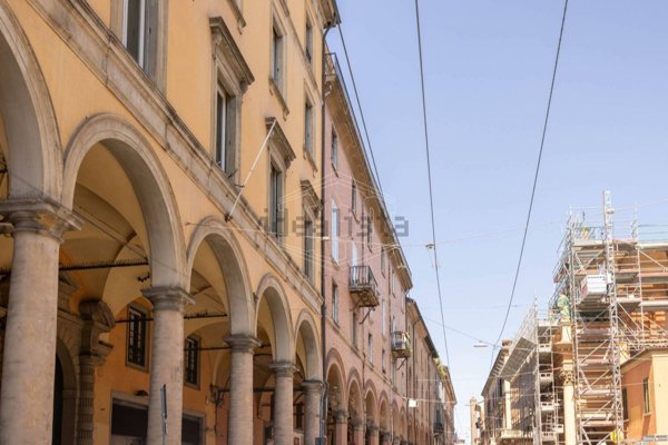 locale commerciale in vendita a Bologna in zona Centro Storico