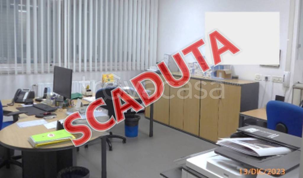 locale commerciale in vendita a Bologna in zona Zona Industriale Ròveri