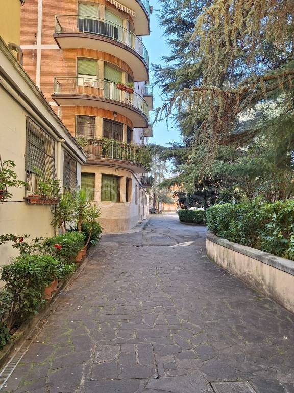 appartamento in vendita a Bologna in zona Saragozza