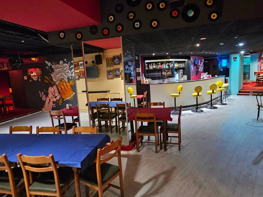 locale commerciale in vendita a Bologna in zona Savena