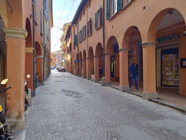 negozio in vendita a Bologna in zona Centro Storico