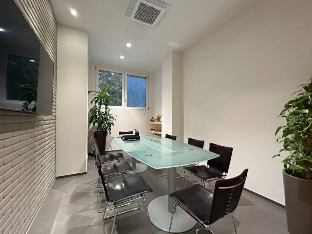 ufficio in vendita a Bologna in zona Saffi