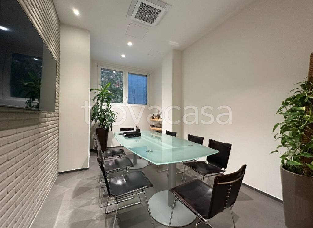 ufficio in vendita a Bologna in zona Saffi