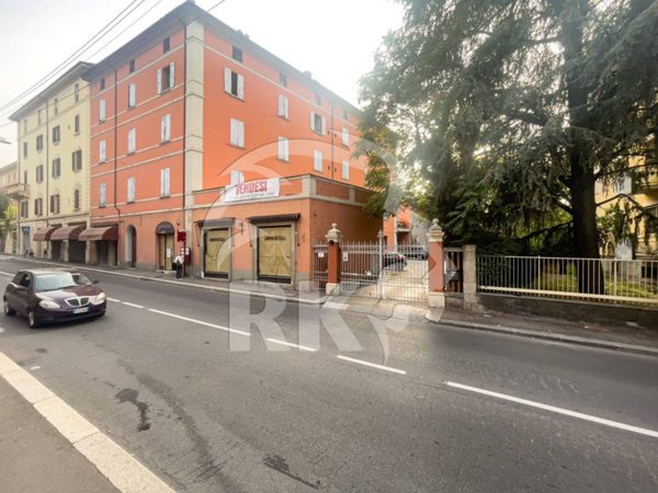 negozio in vendita a Bologna in zona Santo Stefano