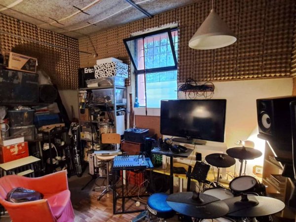 locale commerciale in vendita a Bologna in zona Lame