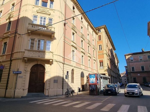 locale commerciale in vendita a Bologna in zona Centro Storico