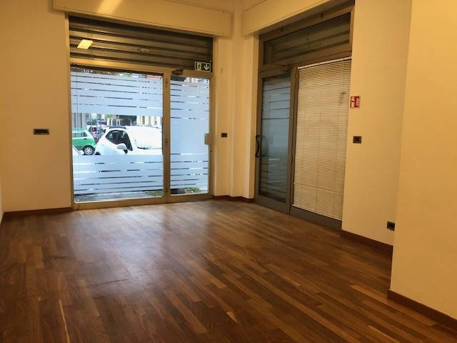 negozio in vendita a Bologna in zona Saffi