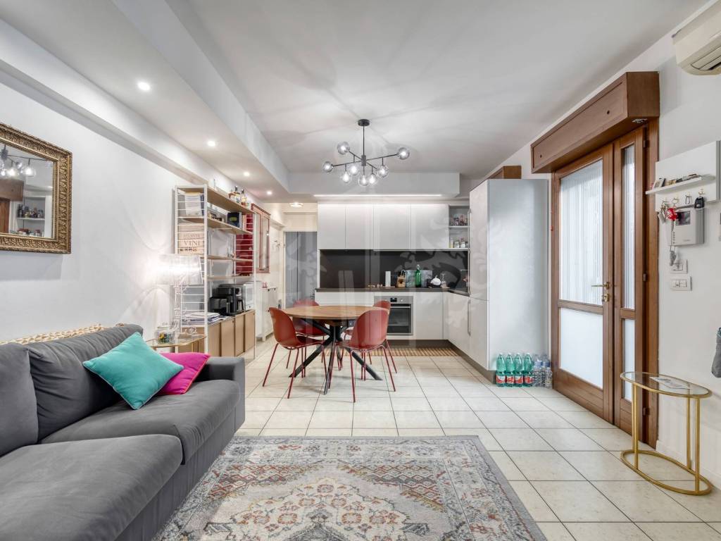 appartamento in vendita a Bologna in zona Saffi