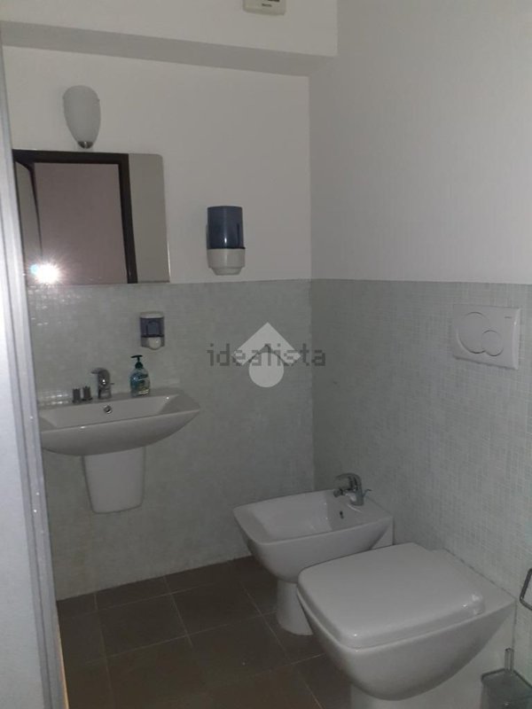 ufficio in vendita a Bologna in zona Savena