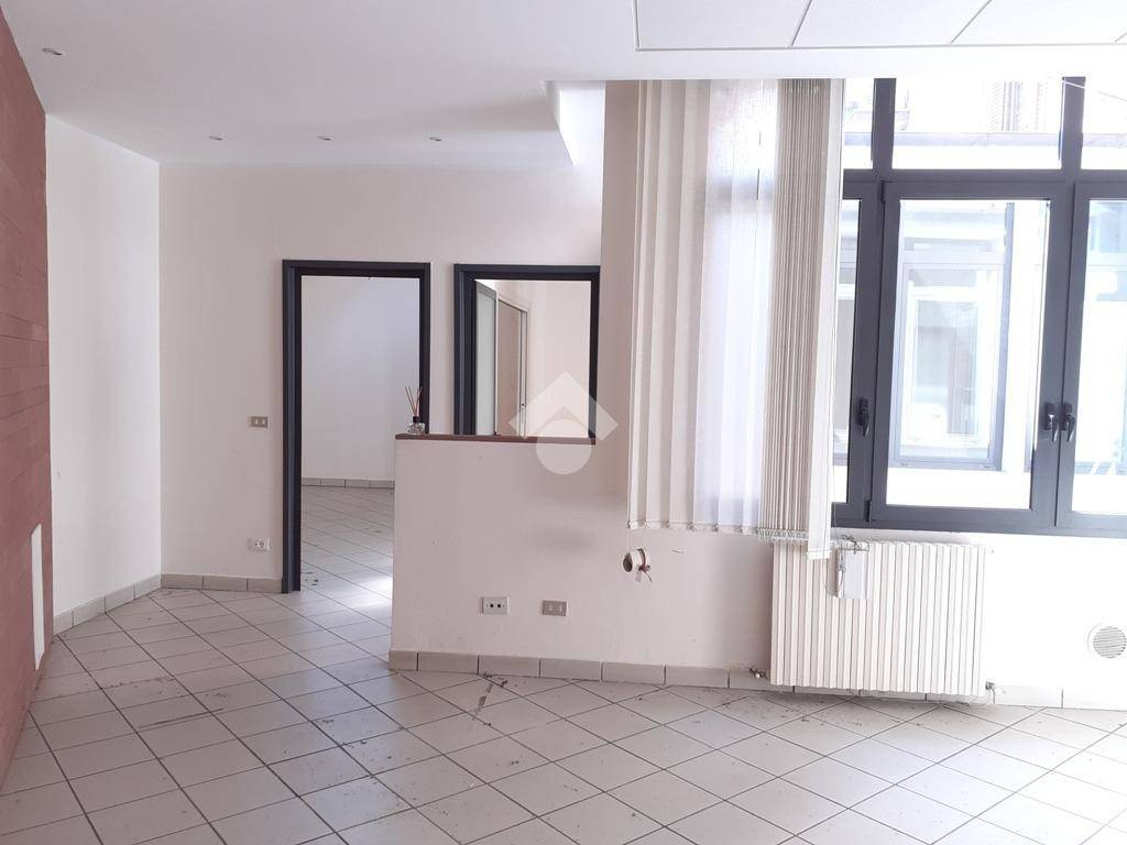 ufficio in vendita a Bologna in zona San Vitale