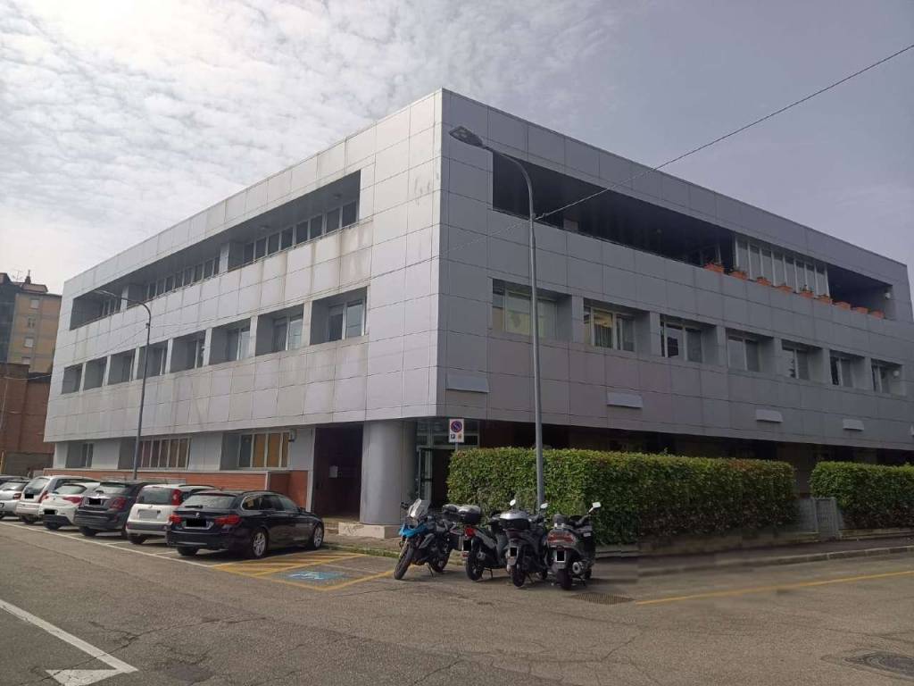 ufficio in vendita a Bologna in zona San Vitale