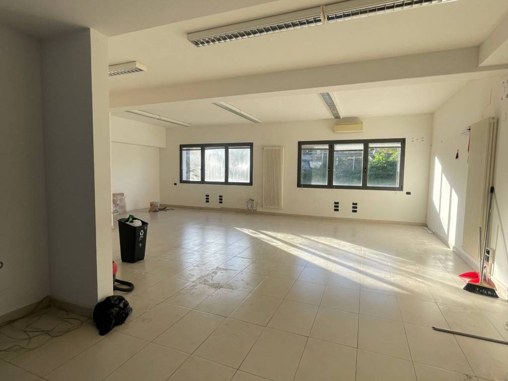 negozio in vendita a Bologna in zona Savena