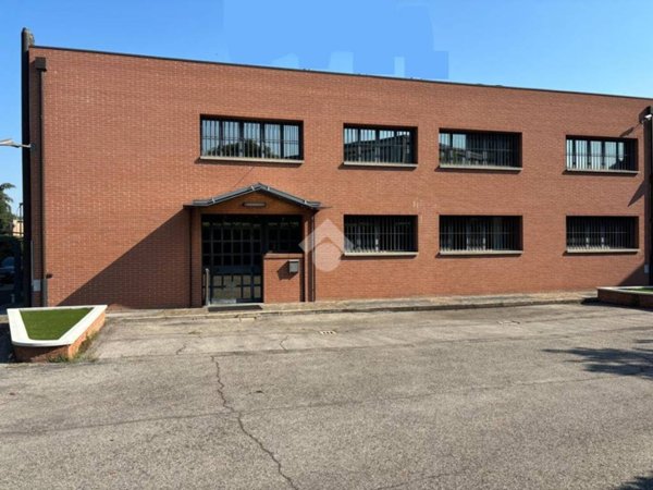 locale commerciale in vendita a Bologna in zona Corticella