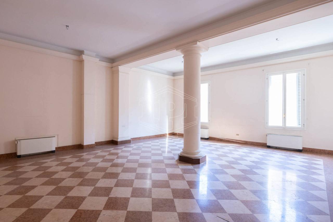 appartamento in vendita a Bologna in zona Centro Storico