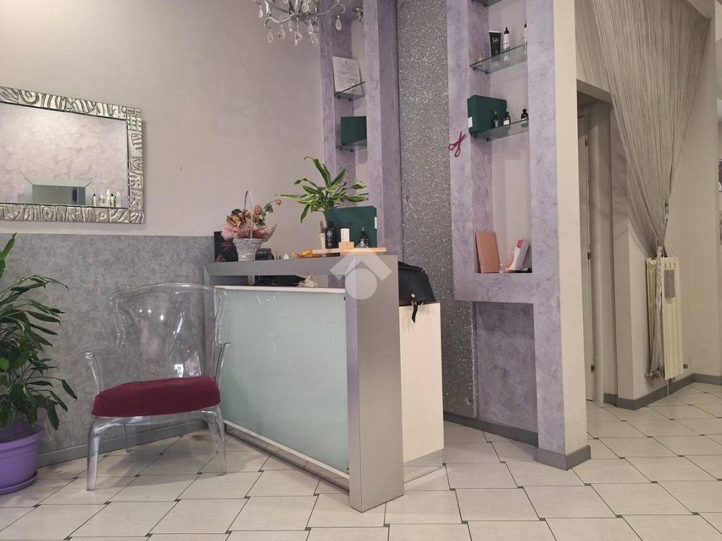 negozio in vendita a Bologna in zona Pilastro