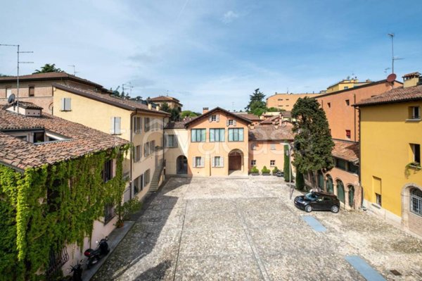 casa indipendente in vendita a Bologna in zona Santo Stefano